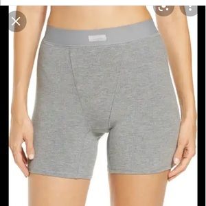 Skims Shorts Dark Heather Grey